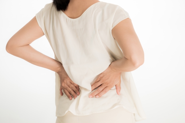 もう、年のせいかな…。最近、腰が重くて、なかなか動けない…。腰も重だるくて、朝起きるのがつらい…。